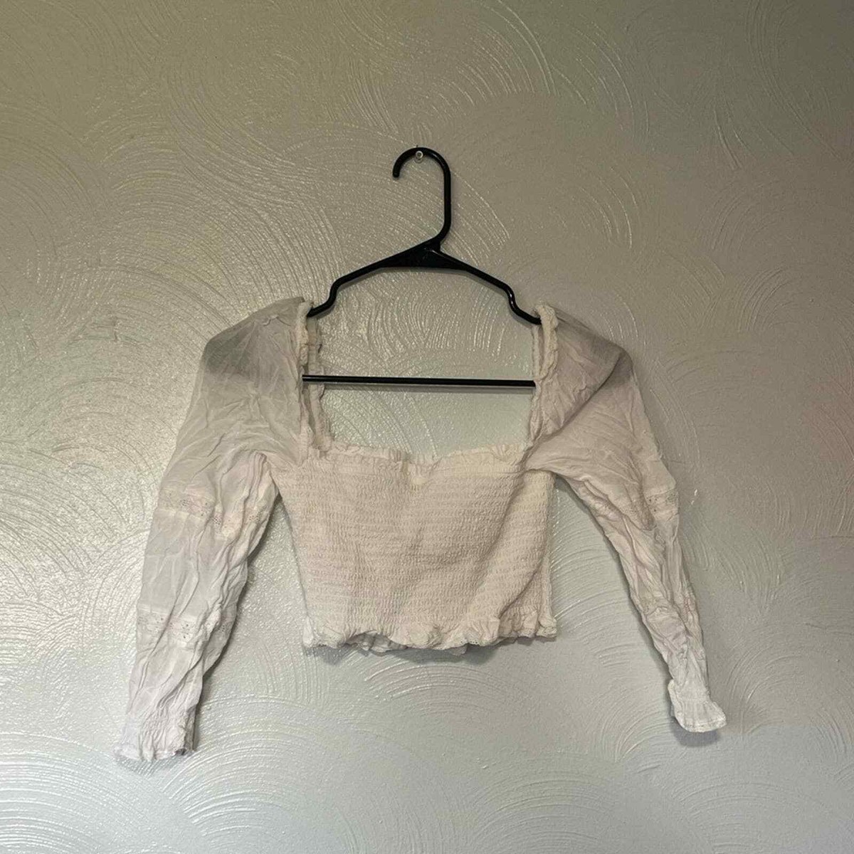 Wilfred Artizia Soiree Top in White Cropped Smocked Puff Wilfred Artizia Soiree Top in White Cropped Smocked Puff