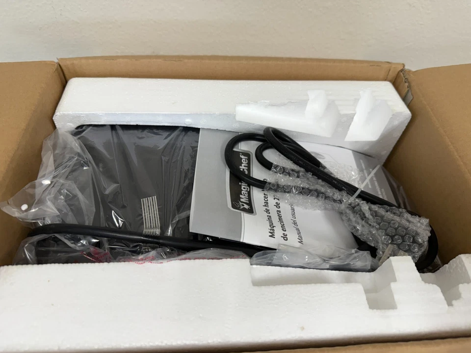 Magic Chef MCIM22ST 27-Pound-Capacity Portable Ice Maker (Stainless w/Black Top) - Image 4 of 4