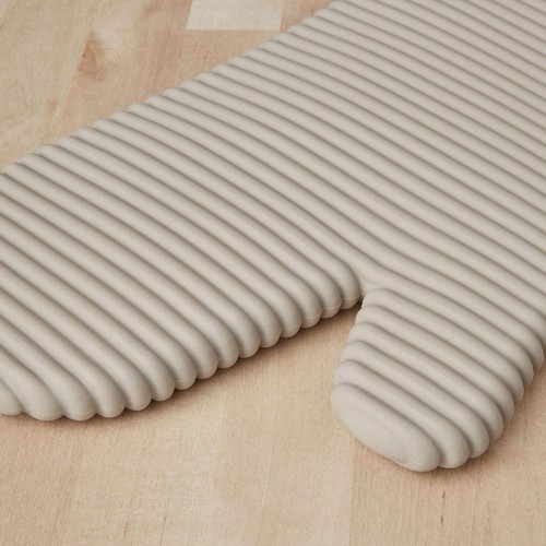 KitchenAid Gerippt Weich Silikon Ofenhandschuh Set, 7,5"x13", Milchshake Hellbraun - Bild 3 von 3
