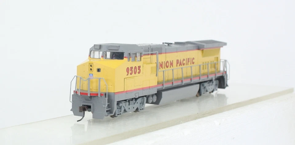 HO Scale Walthers Trainline Union Pacific GE Dash 8 40BW #9505 931-165 - Image 4 of 4