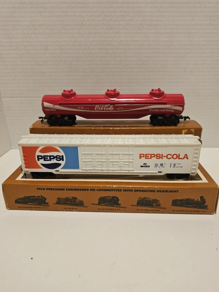 TYCO HO PEPSI & COCA COLA 62' BOX CAR & TANK CAR BOXED - Image 2 of 4