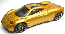 2016 HOT WHEELS PAGANI HUAYRA HW EXOTICS GOLD 2 3/4" DIECAST 1:64 CAR W/ WHITE