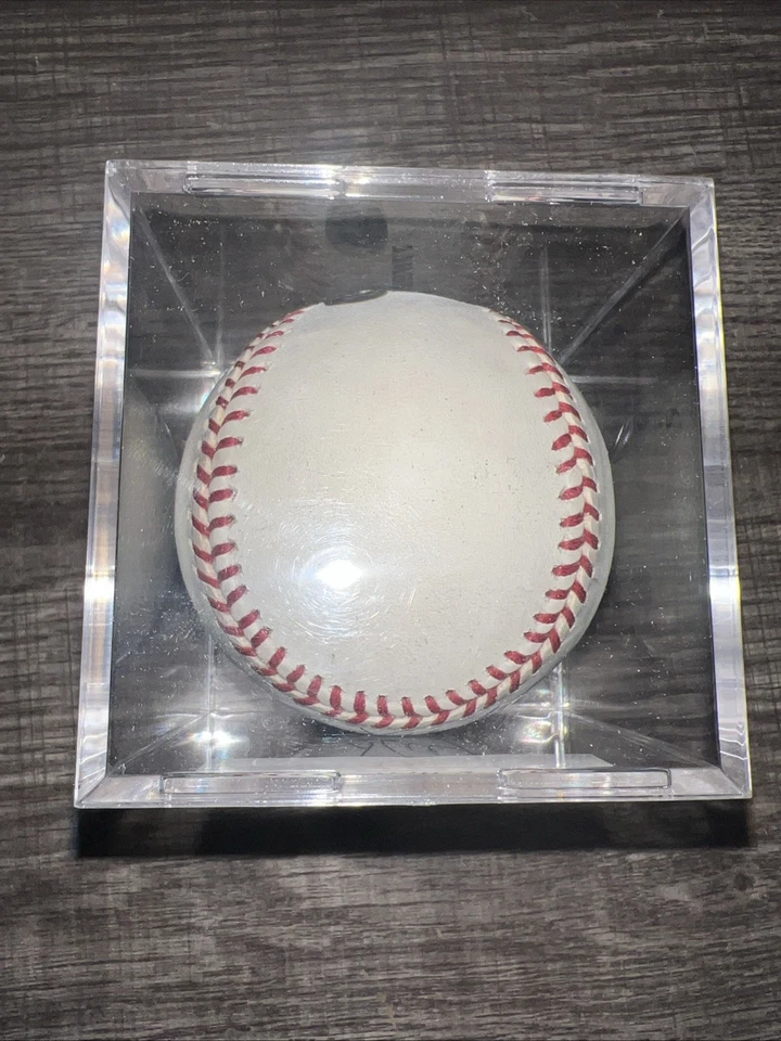 DAVE WINFIELD SIGNED OFFICIAL MAJOR LEAGUE BASEBALL WITH "HOF 2001" PSA/DNA COA - Image 4 of 4