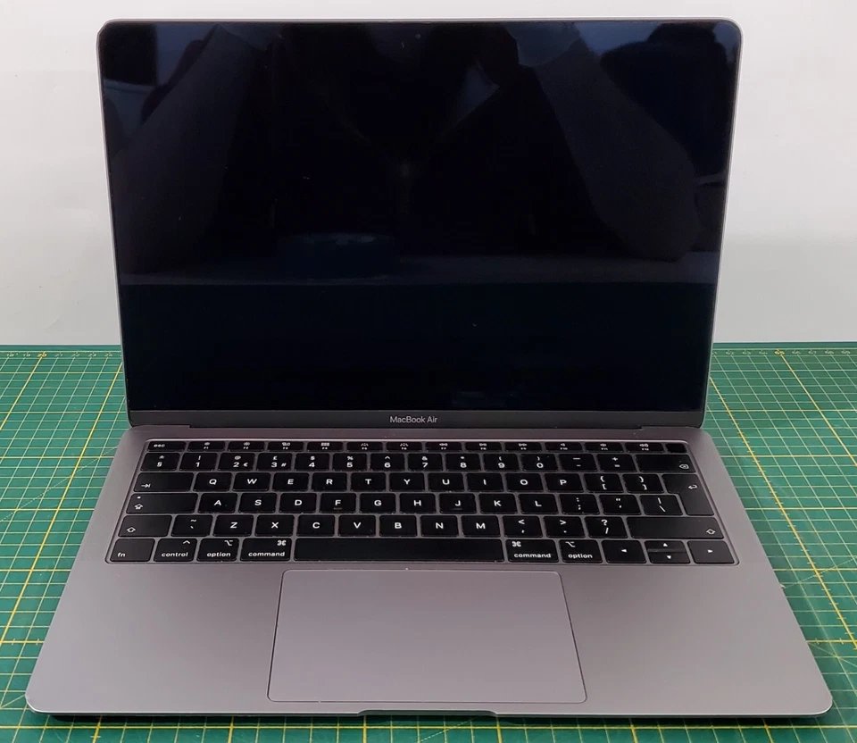 Apple MacBook Air 13" 2019 · i5 · 8GB · 128GB, Foto 1 von 5