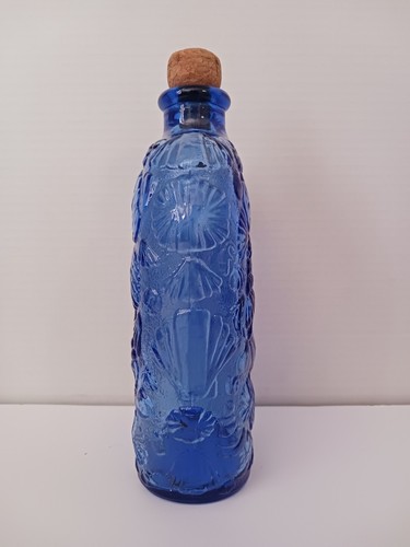 Vaso/decanter vintage in vetro blu cobalto conchiglie di mare in rilievo casa sulla spiaggia - Foto 4 di 9