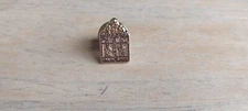 Buckingham Palace Front Gate Pin Gold Tone Travel Tourism Souvenir Vacation