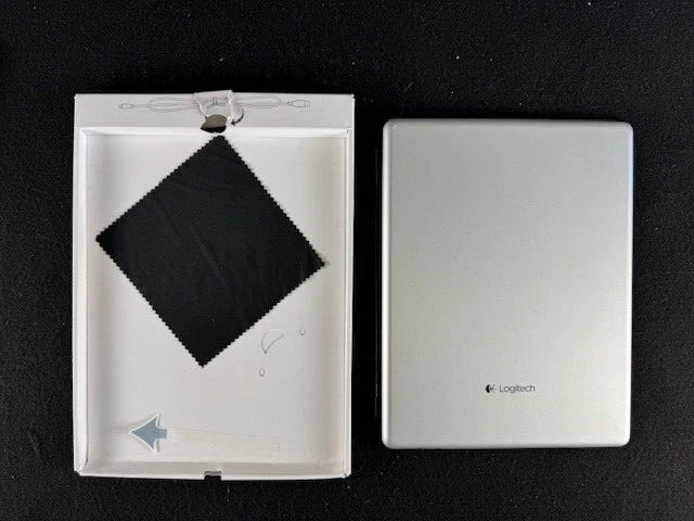 Logitech NEW (in orginal box) Combo  Detachable Keyboard Case for iPad - Image 3 of 4