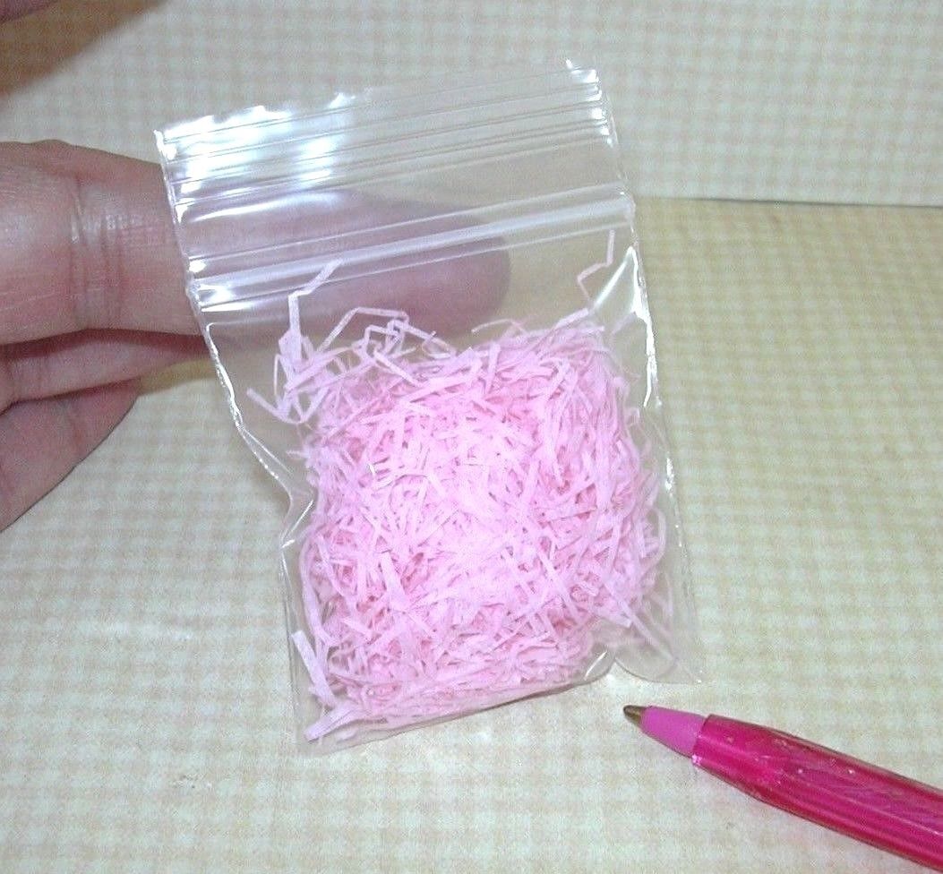 DOLLHOUSE 1:12 Scale PINK Miniature 2/" x 2/" Baggie of Easter Basket Grass