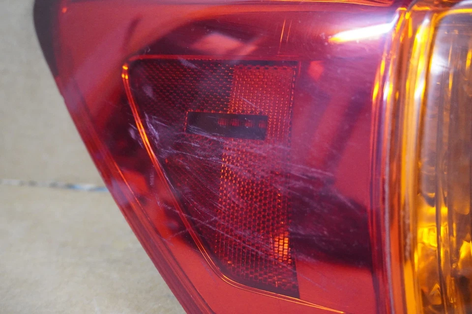 Luz trasera izquierda conductor Lexus IS250 IS350 2009 2010 OEM 8156153220 Foto 2 de 4