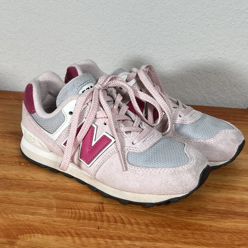 Zapatilla deportiva New Balance 574 niñas 13 V1 Konkrete Jungle con cordones rosa cristal Foto 3 de 4