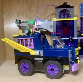 Lego 41237 Batgirl Secret Bunker (1 Minifigure) & Batmobile 76119 (incomplete)