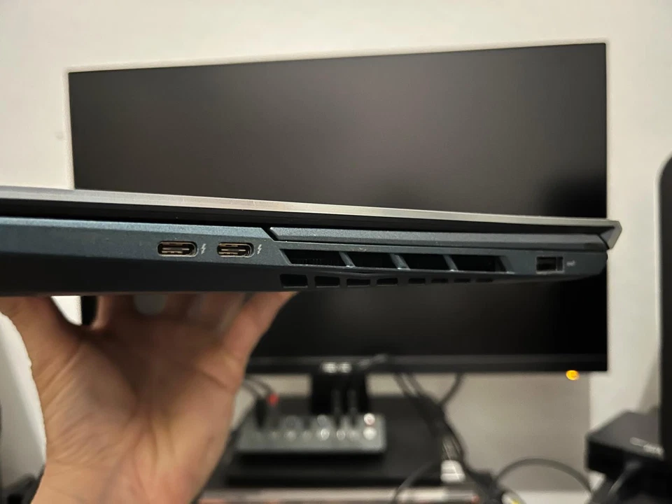 ASUS Zenbook Pro Duo 15 OLED (UX582, 12th Gen Intel) - Immagine 3 di 4