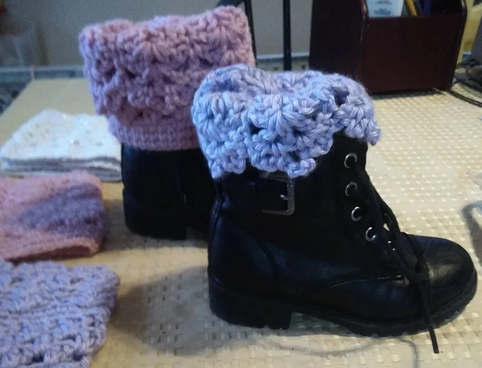 LOTE de 3 pares de calentadores de piernas hechos a mano para niñas calcetines puño ganchillo 10" redondos Foto 3 de 4