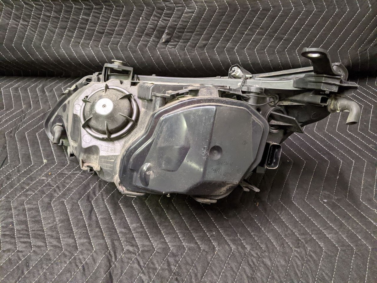 プレシジョン・メディシン BMW E60/E61 5-Series Dynamic Xenon AHL Headlight Right