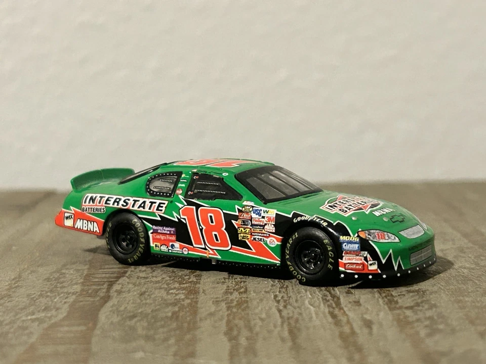 Baterías interestatales Bobby Labonte #18 2004 1/64 NASCAR acción diecast Foto 2 de 4