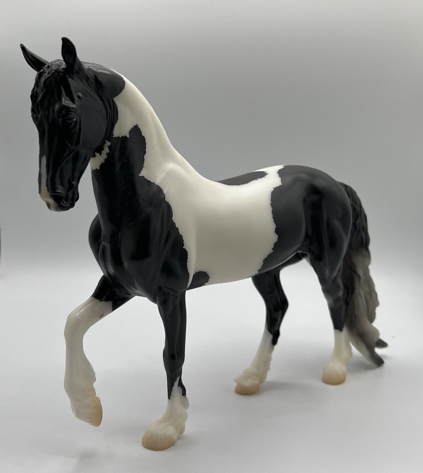 Breyer Horse 1865 Battlefield Angel Ezra Friesian Pinto eBay