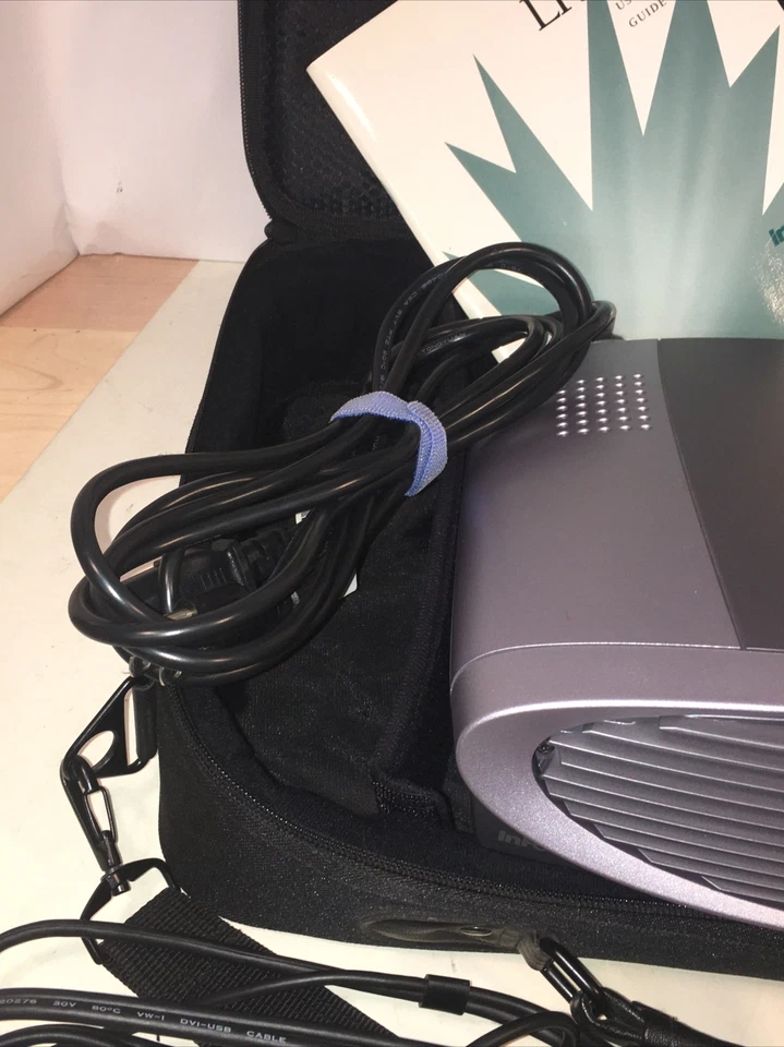 InFocus LP500 Projector 800x600 - Remote, Manuals, CD, Wires, Case included - Image 3 of 4