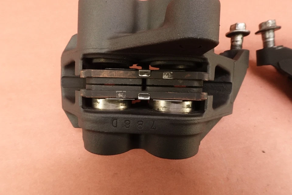 Pinza de freno delantera derecha izquierda Yamaha FZ6-S FZ6S FZ6 FZ600 2004-2009 Foto 3 de 4