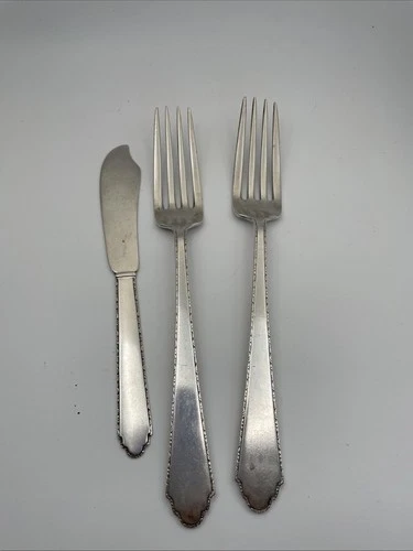 vtg 1921 Treasure STERLING SILVER Lunt W & M 2 dinner forks and 1 butter 118 g
