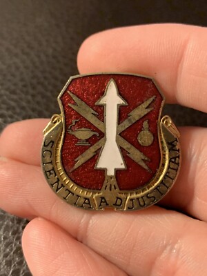 Vintage Scientia AD Justitiam Gold Tone Enamel Lapel Pin (GW7)