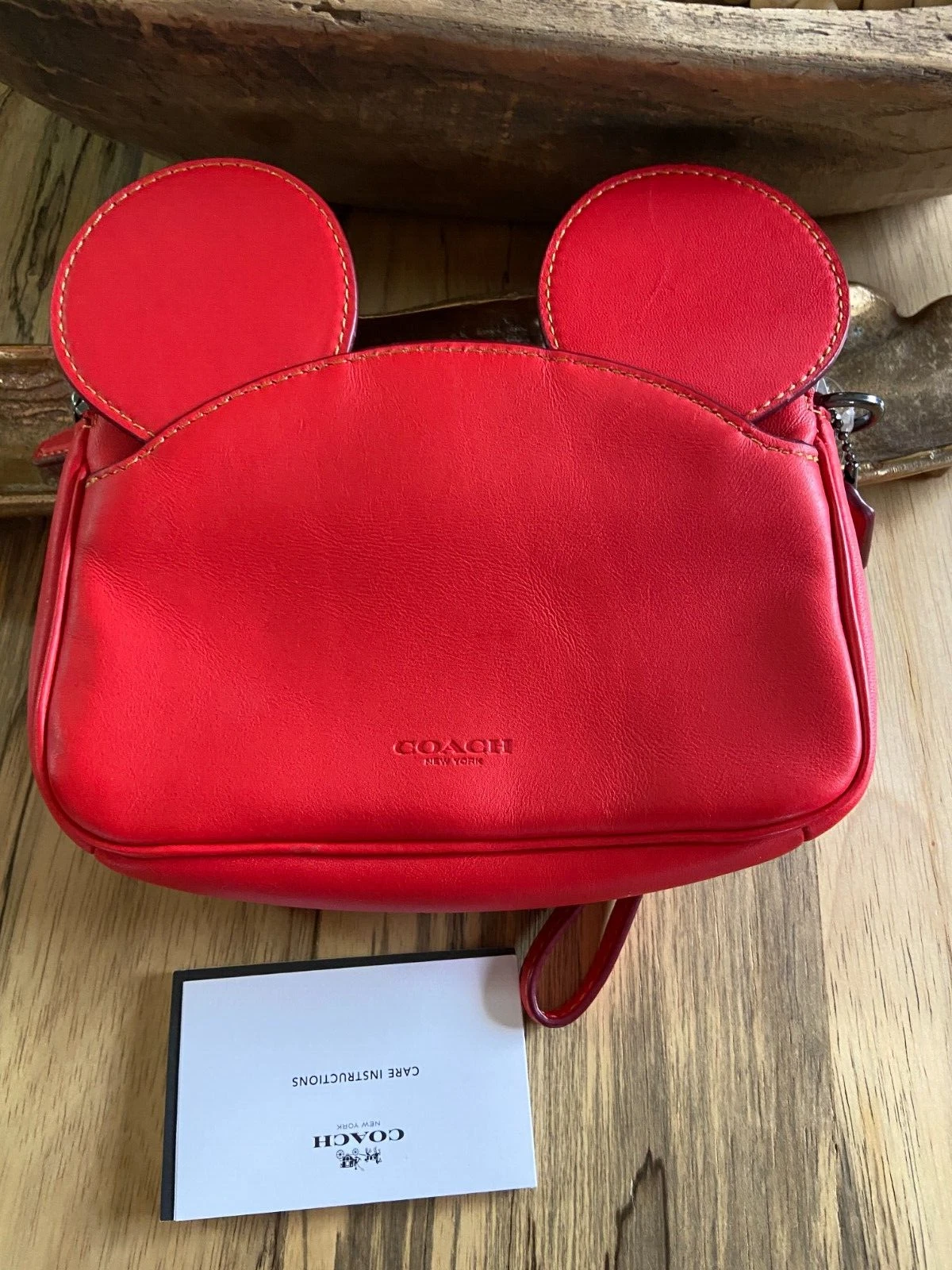 Bracciale Disney x Coach Orecchio di Topolino in pelle rosso F59529 nuovo con etichetta
