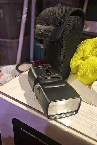 Canon Speedlite 430EX (with Pouch) Excellent Condition - Barely Used