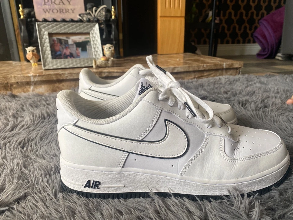 Nike Air Force 1 '07 Low White Black  UK 9 Original box and packaging VERY GOOD, photo 1 of 5