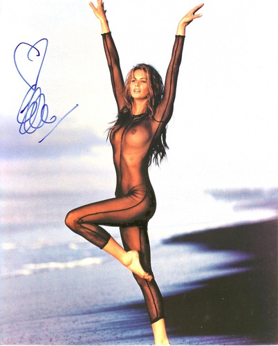 ELLE MacPherson / Hot Sexy Signed Autograph Photo / 8x10 /BECKETT COA