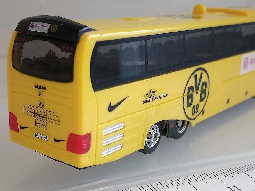 MAN Lion´s Star Mannschaftsbus °BVB 09 Borussia Dortmund° 1:87 H0 Rietze #049/4 - Bild 4 von 4