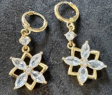 High Quality Clear CZ Snowflake Shaped Delicate Gold Tone Dangle Earrings