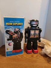 INTERPUR - MOON EXPLORER - ROBOT SPACEMAN - BATT OP - HONG KONG - BOXED