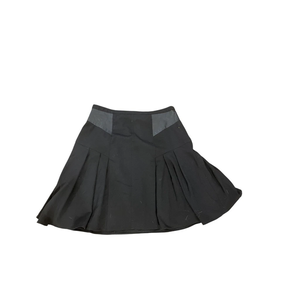 Minifalda informal plisada frontal negra talla 8 Nanette Lepore para mujer Foto 2 de 3
