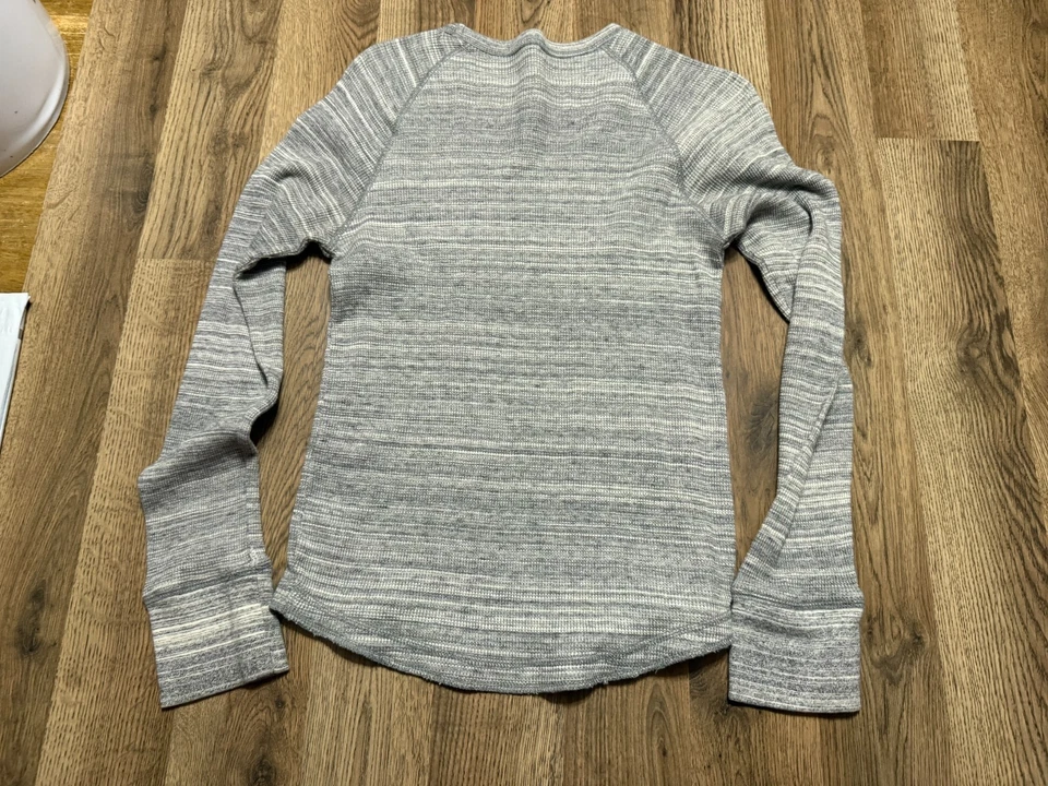 Рубашка Mossimo Supply, женский размер маленький, серая белая с длинным рукавом спортивный крой - Изображение 2 из 4