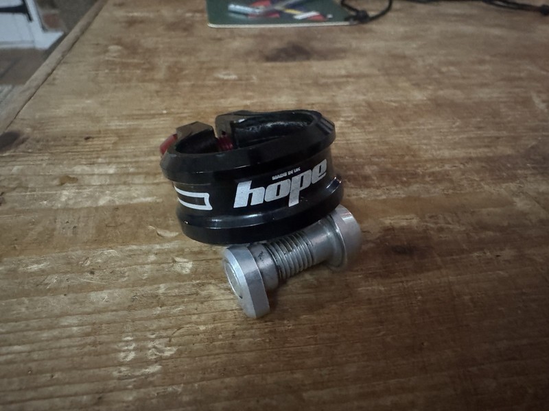 Hope Seat Clamp 28.6mm Black With Red Bold And Silver Bolts