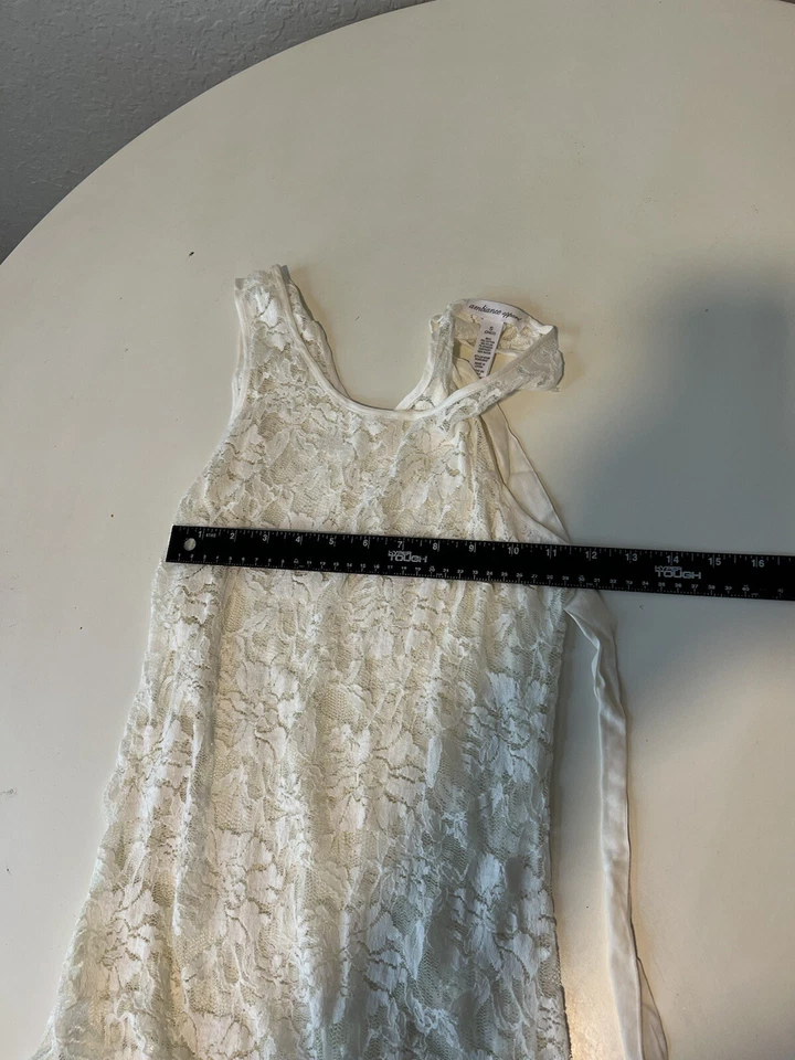 Camiseta sin mangas Ambiance Apparel para mujer blanca de encaje transparente pequeña 230 Foto 3 de 4