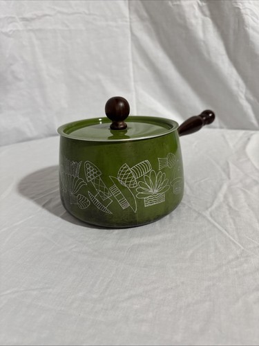 Vintage olive green pot and lid - Picture 2 of 5