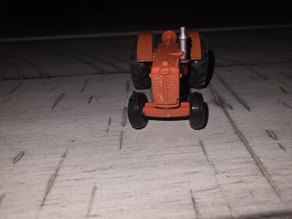 1:64 Case 500 Tractor by Ertl - Image 2 of 4