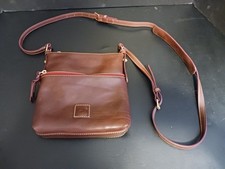 Borsa a tracolla Dooney & Bourke fiorentina in pelle porta lettere castagno 