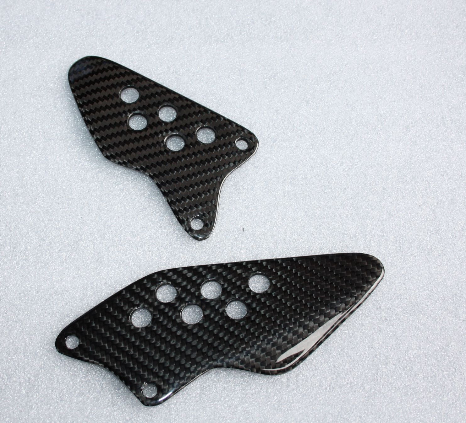 Platines heel plates Kawasaki ZX10R 2004 2005 carbone protection talon