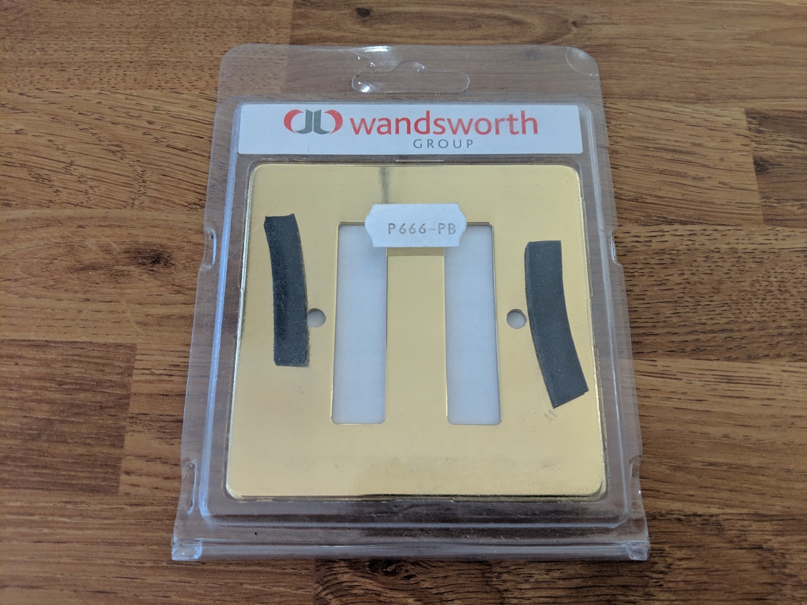 Wandsworth P666/PB Plate, Switched Fused c/w Neon Polished Brass Socket