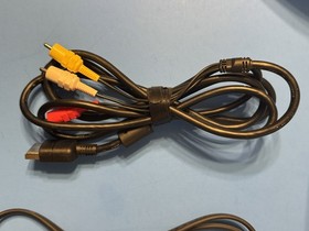 Sega Dreamcast HKT-3020 W/2 Controllers, 1  memory card, power & a/v cords 