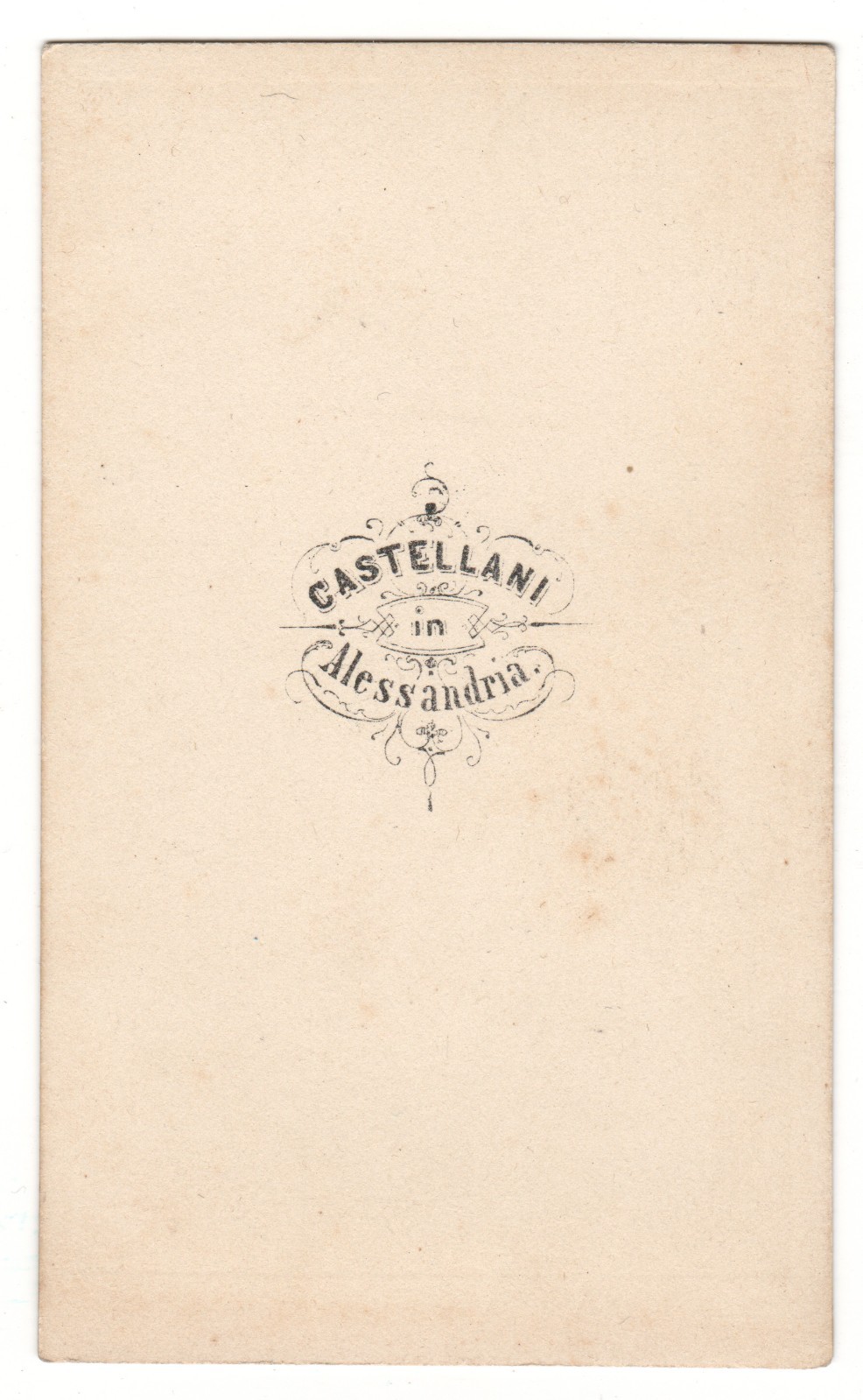 스튜디오에 있는 젊은 여성, 이집트 알레산드리아, 카스텔라니, 1865년경, 파리, 사진 CDV 2