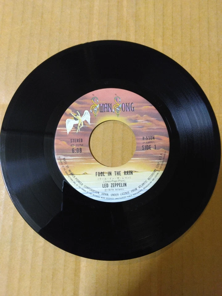Japanese press 7inch!!! LED ZEPPELIN FOOL IN THE RAIN / HOT DOG - Image 4 of 4