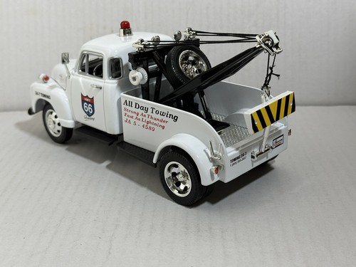 JADA SHOWROOM 1953 CHEVY WRECKER TOW TRUCK WHITE 1:24 DIECAST MODEL NEW NO BOX - Picture 9 of 12