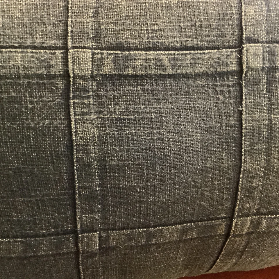 Tommy Hilfiger~Almohada con acento rectangular~Denim azul~19x13~Diseño de bloque~BONITO~ Foto 3 de 4