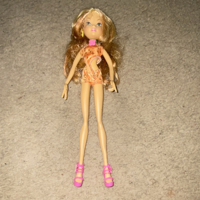 Mattel Winx Club Flora Doll With Charmix Stella Outfit (NO WINGS)
