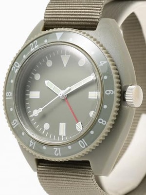 BEAMS PLUS GMT ミリタリーウォッチ 未使用 BEAMS PLUS TYPE-P24 Military Watch Sage Green Quartz GMT Ronda