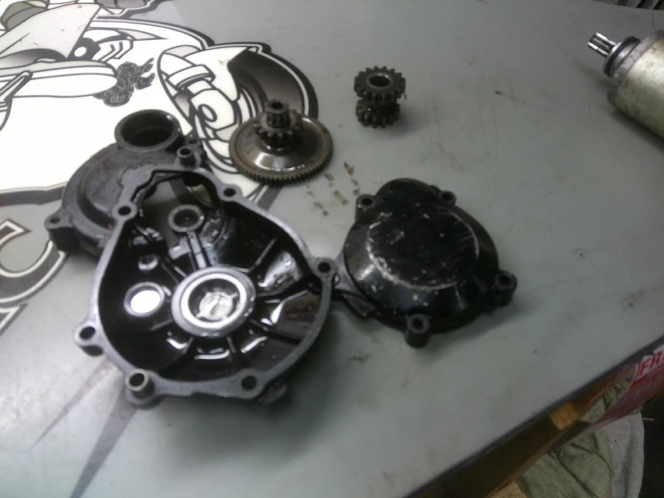 1997-2000 Suzuki GSXR600 SRAD Engine Motor Starter Cover - Imagem 2 de 3