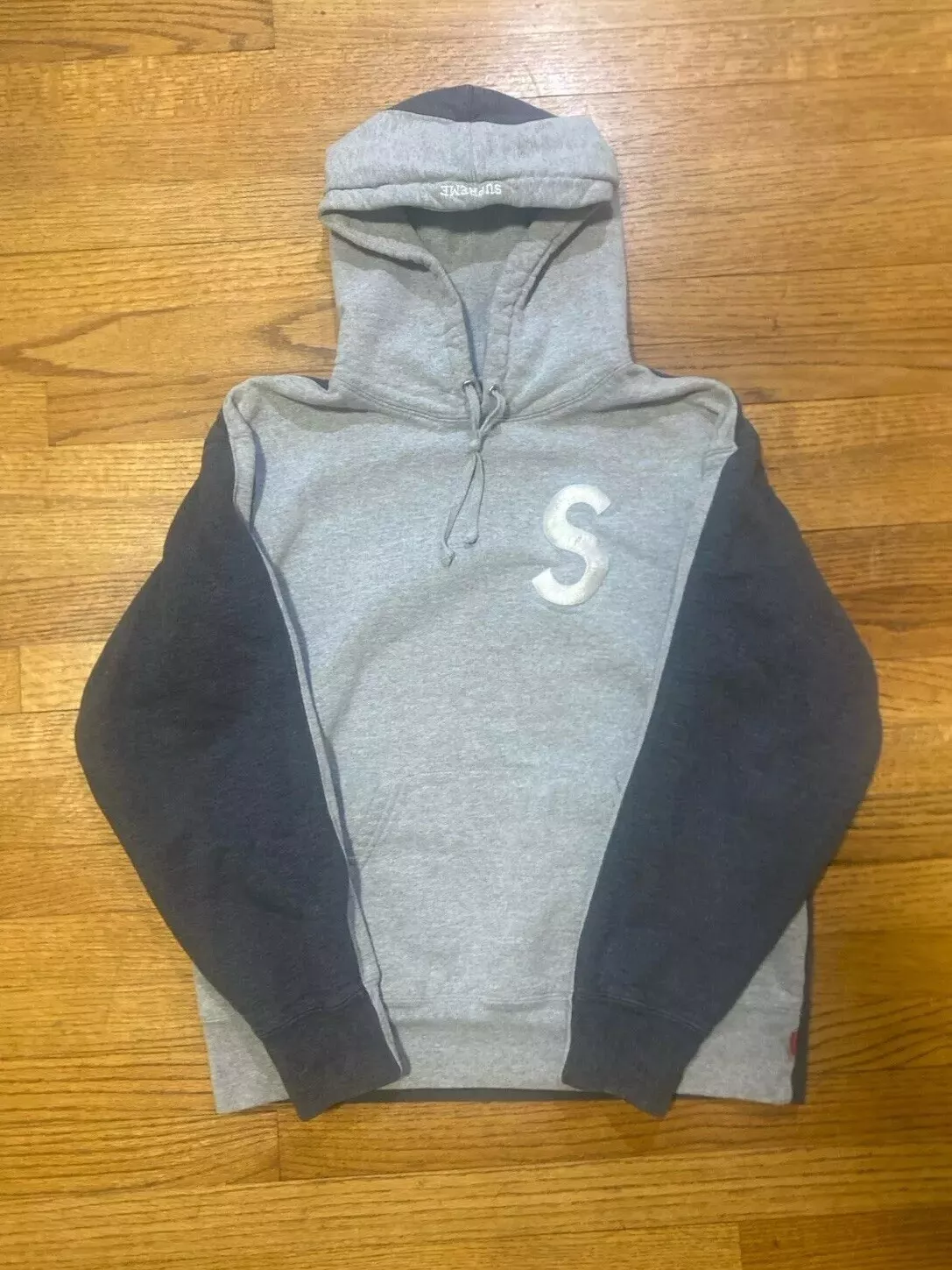 Sweat à capuche fendu logo FW21 Supreme S petit sweat à capuche gris bruyère