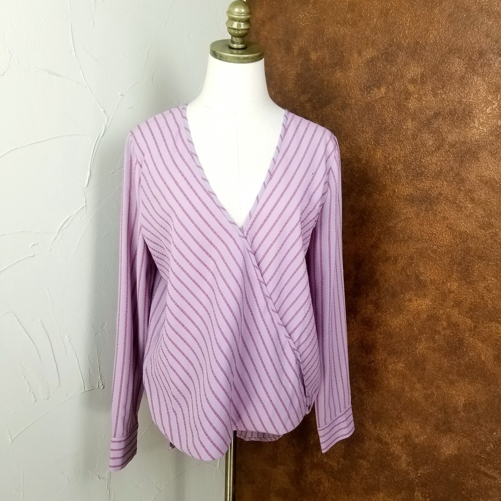BCBG Maxazria Mauve Striped V-Neck Crossover Hi-Low Blouse Size M